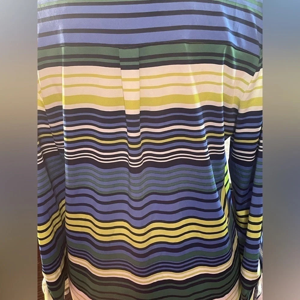Daily 3/$25NWT NOTATIONS V NECK SILVER SEQUINS LONG SLEEVE TAILORED SIZE LARGE